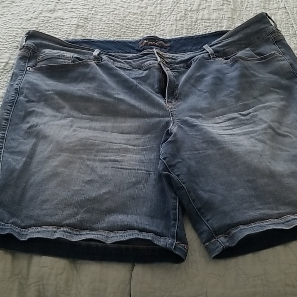 Torrid  jegging shorts